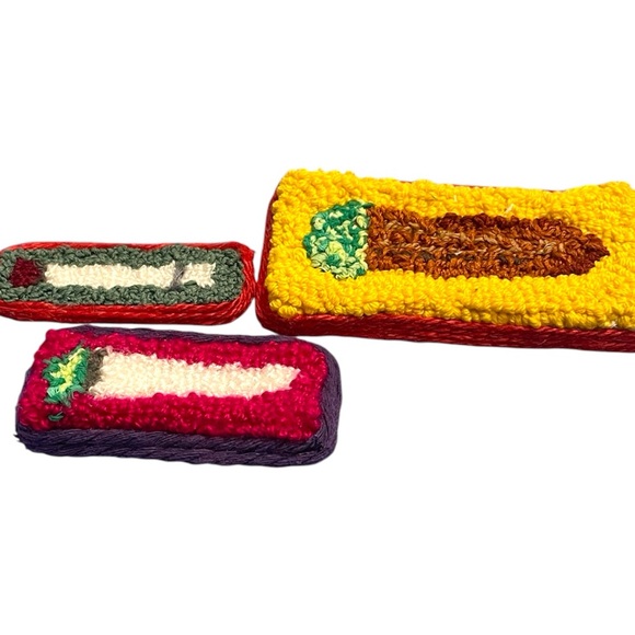 Handmade punch needle magnets. Set of 3. - Picture 3 of 3